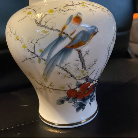 BLUE PARROTS IN CHERRY BLOSSOM TREE WHITE VASE JAY FINE CHINA JAPAN - Picture 2 of 5
